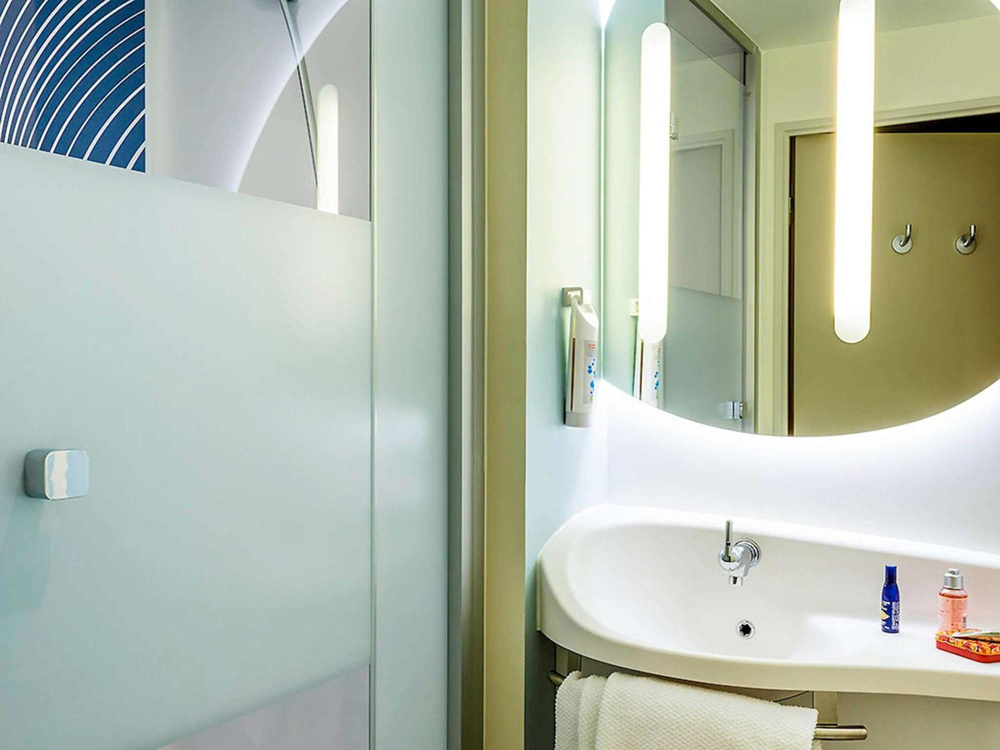 Ibis Budget Saint Quentin Yvelines - Velodrome Montigny-le-Bretonneux Exterior photo
