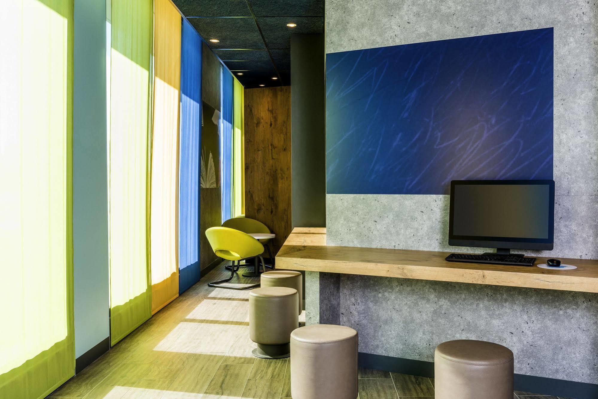 Ibis Budget Saint Quentin Yvelines - Velodrome Montigny-le-Bretonneux Exterior photo